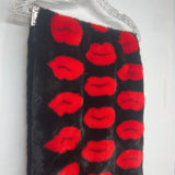 RED/BLK,LARGE,RED LIPS FURRY STOLE