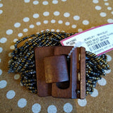 BROWN+, SEED BEAD WOOD CLASP BRACELET