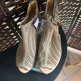Earth,Light Tan w/Cutouts,9,Sandals Zipper Back