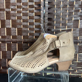 Earth,Light Tan w/Cutouts,9,Sandals Zipper Back
