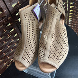 Earth,Light Tan w/Cutouts,9,Sandals Zipper Back