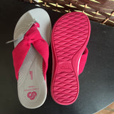 Clarks,Pink/Gr,5,Cloudsteppers Thongs